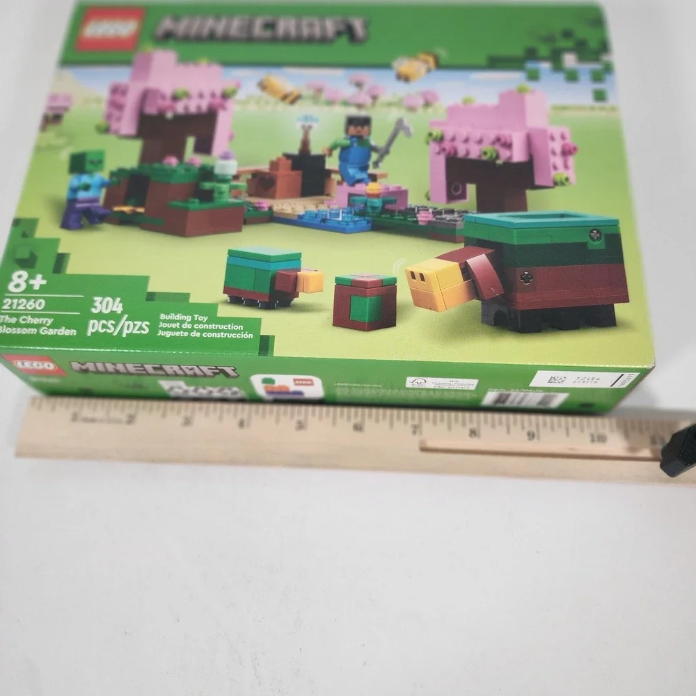 LEGO Minecraft 21260 The Cherry Blossom Garden 304 Pc New Sealed Building Set